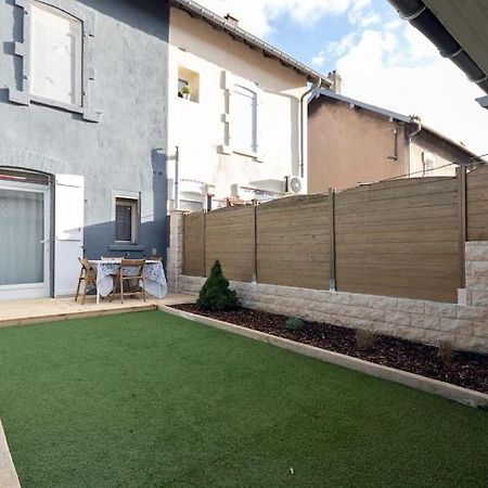 Ferienwohnung Le Graphite Auboue Exterior foto