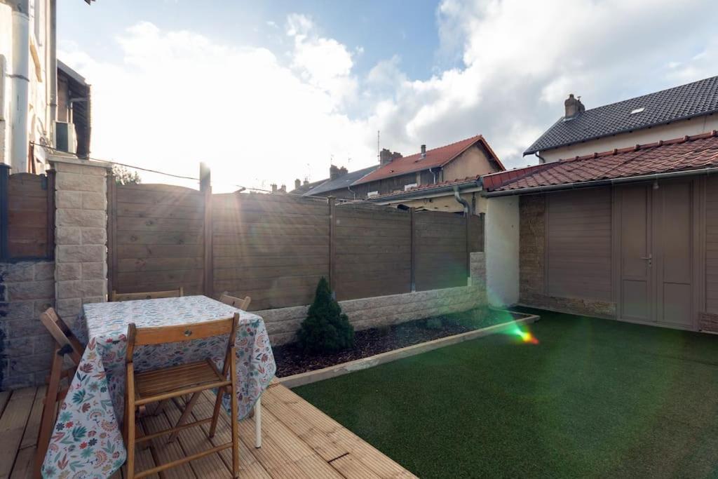 Ferienwohnung Le Graphite Auboue Exterior foto