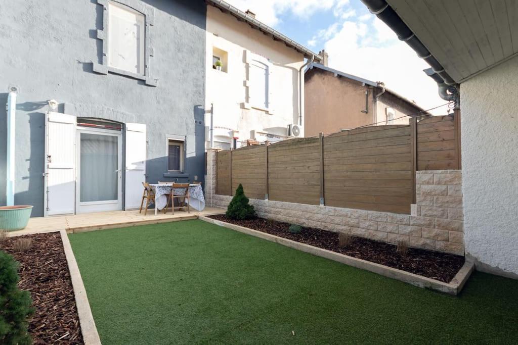 Ferienwohnung Le Graphite Auboue Exterior foto